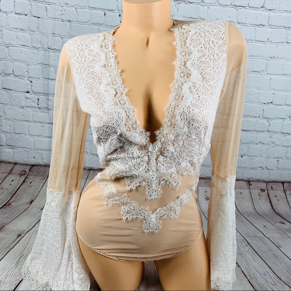 Victoria’s Secret Boho Chantilly Lace Bodysuit - Picture 4 of 7